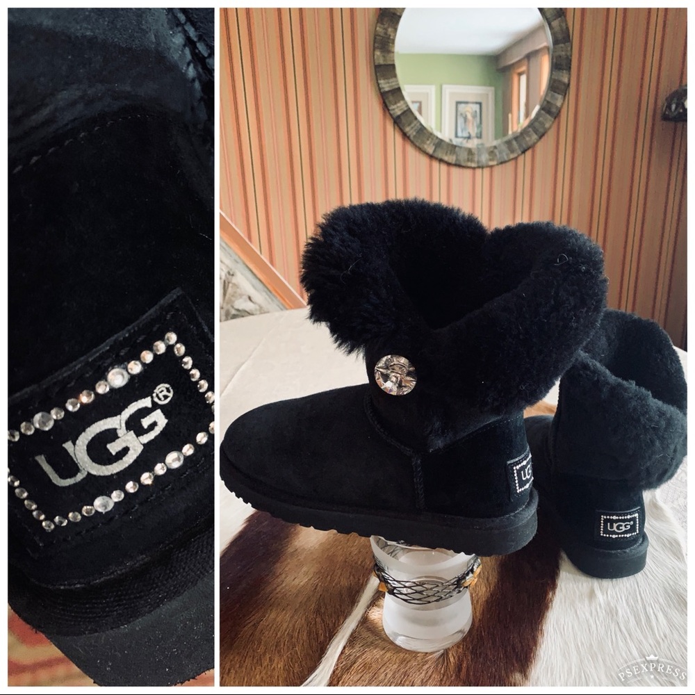 ❌❌SOLD❌❌💙Auth UGG RARE w/RHINESTONES EUC s 7💙